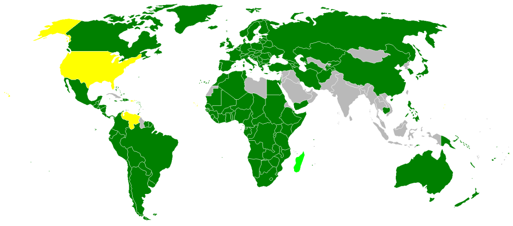 明るい緑色＝1951年条約のみの締約国 黄色＝1967年議定書のみの締約国 濃い緑色＝条約と議定書の締約国 灰色＝非締約国